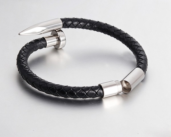 NAIL LEATHER BRACELET
