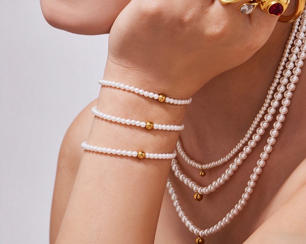 WHITE IMITATION PEARL SET