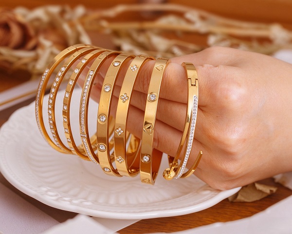 18k PVD GOLD PLATED BANGLE