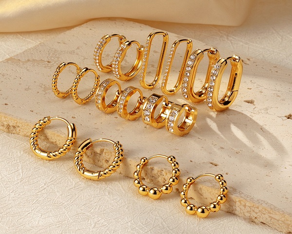 DELICATE HOOP EARRINGS