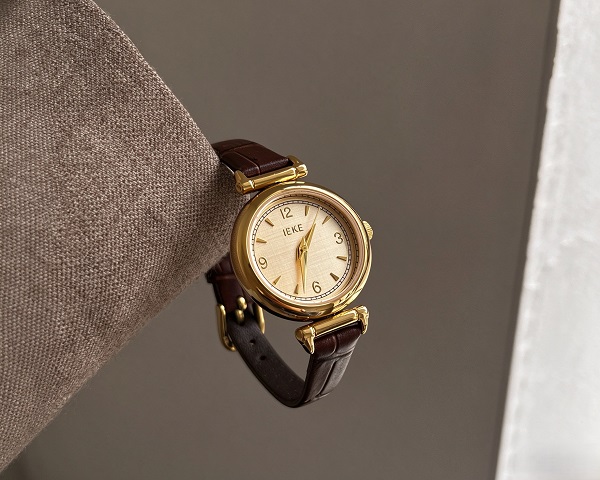 ROUND LEATHER WATCH